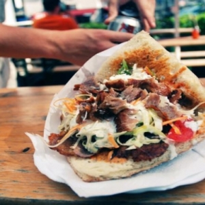 hanh-trinh-chiec-banh-mi-doner-kebab-cua-xu-tho.jpg