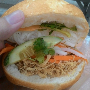 banh mi ga2.jpg