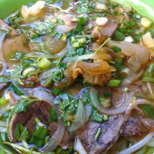 bun-bo-ngo-thoi-nhiem.jpg