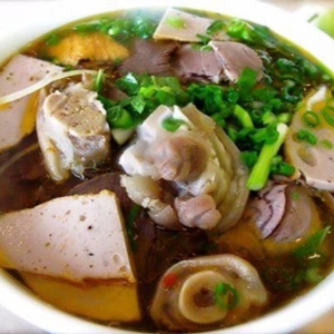 bun-bo-hue-79142-1436623966.jpg