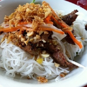 bun-thit-nuong-banh-xeo-2-.jpg