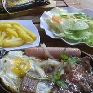 Beefsteak Hoàng Gia - Lũy Bán Bích.jpg