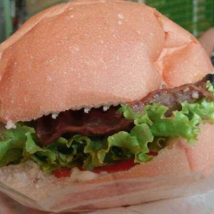 Hamburger Titi - Lê Thúc Hoạch 3.jpg