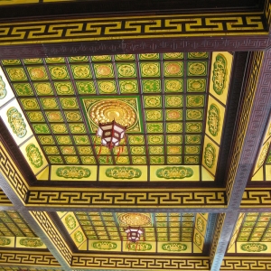 800px-Dai_nam_temple_entrance_ceiling.jpg