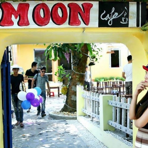 Moon Cafe4.JPG