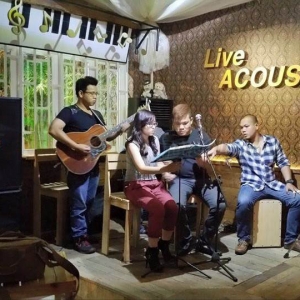 Dolly Acoustic Cafe3.jpg