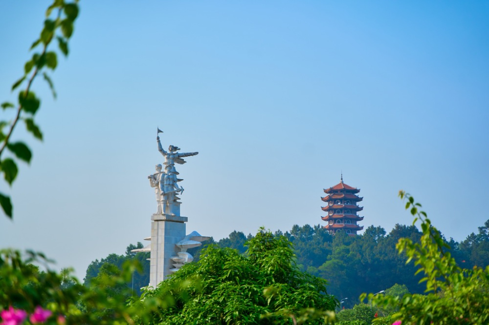 Ngã Ba Đồng Lộc - Huyền Thoại Về 10 Cô Gái