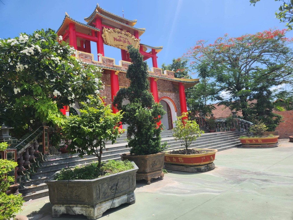 Làng cổ Phước Lộc Thọ
