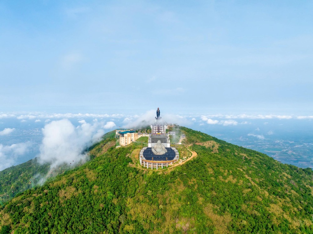 Núi Bà Đen Tây Ninh