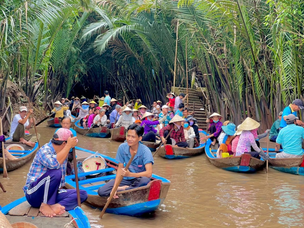 Du Lịch Cồn Phụng