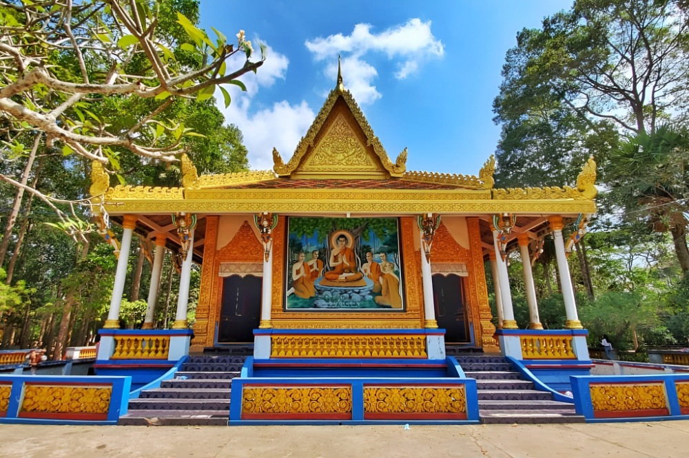 Chùa Dơi