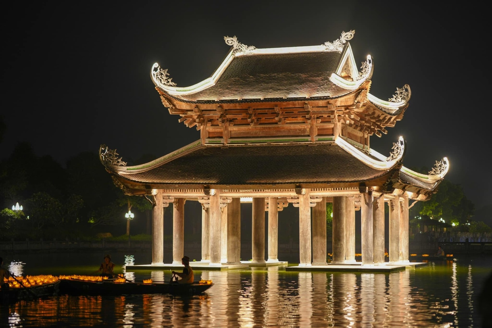 Bái Đính về đêm — ảnh 2