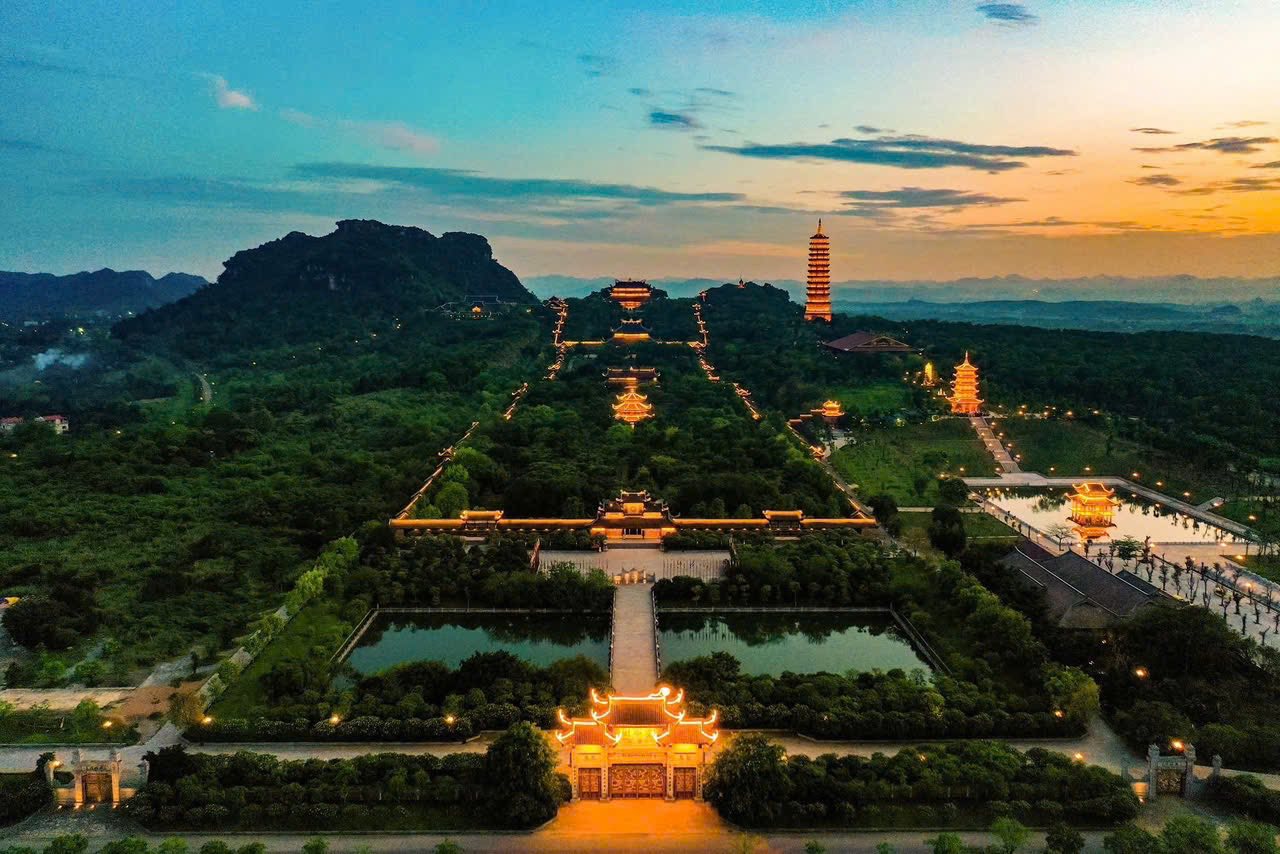 Bái Đính về đêm — ảnh 3
