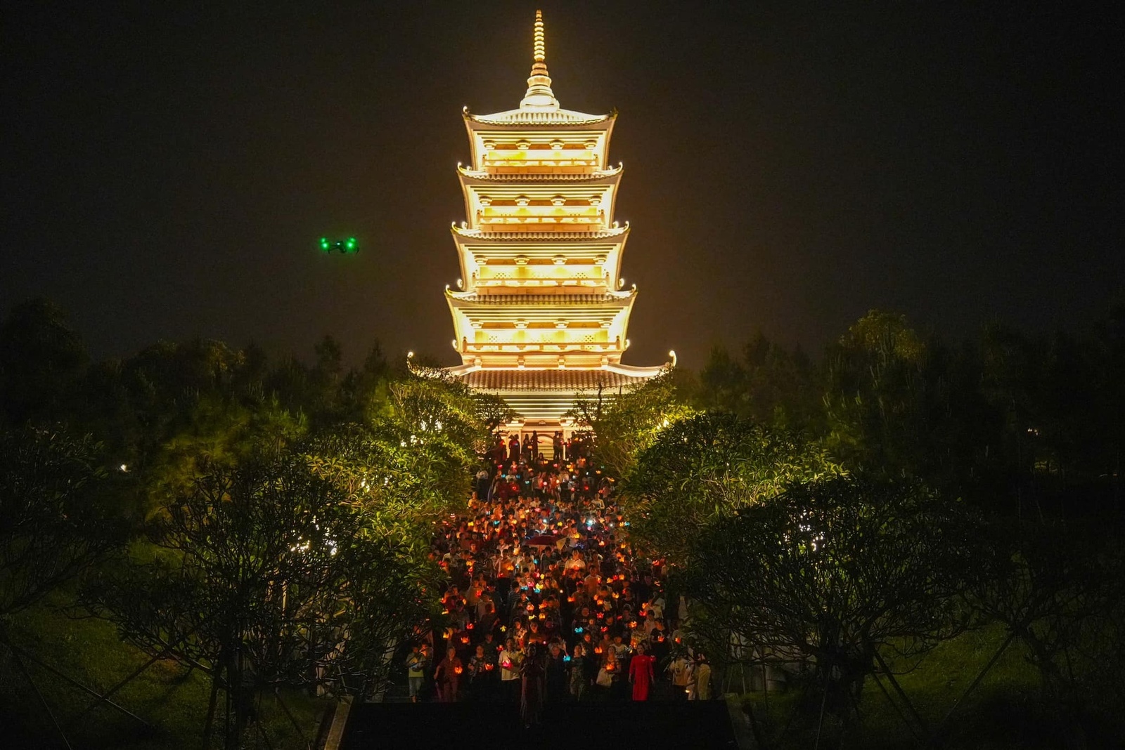 Bái Đính về đêm — ảnh 8
