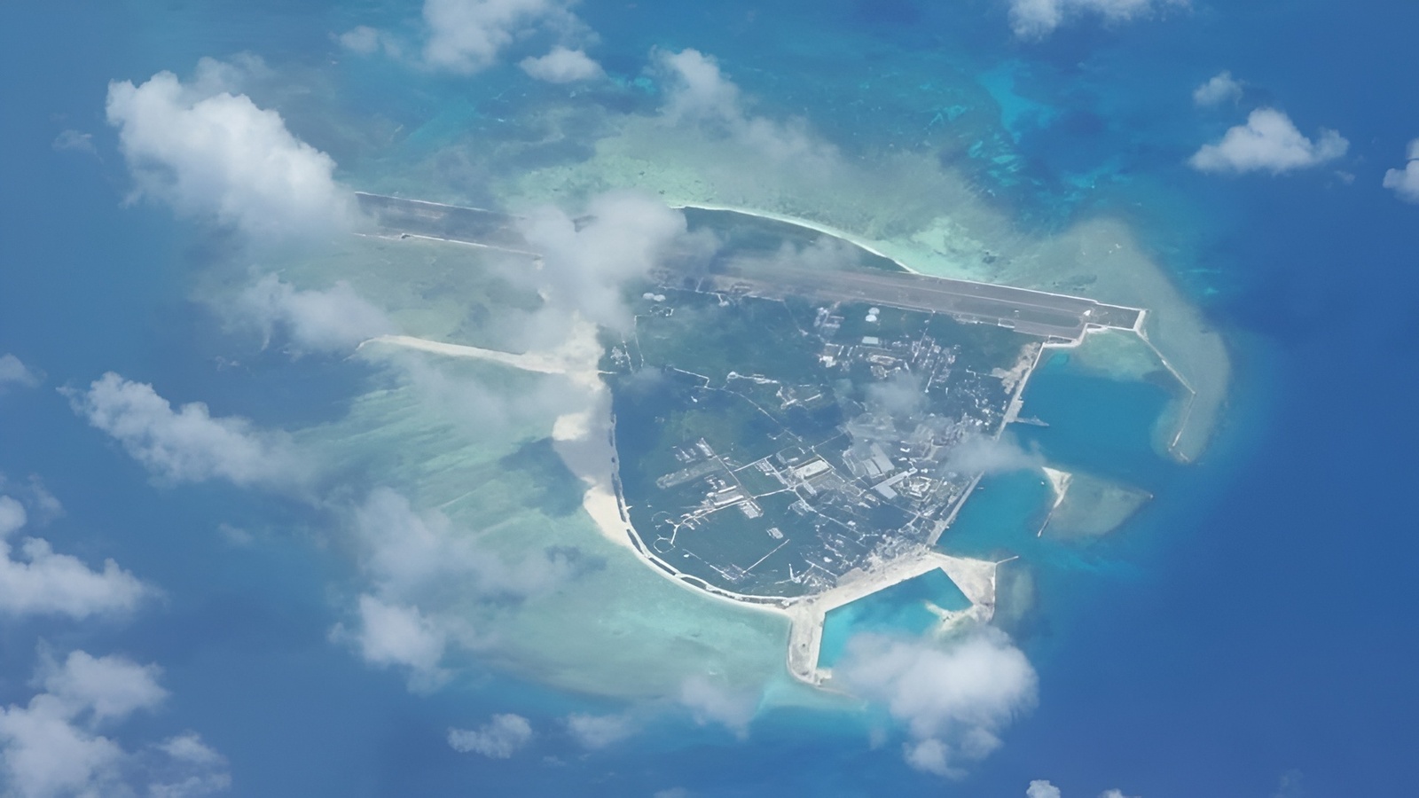 Việt Nam phản đối Trung Quốc mở đường bay thường kỳ ra đảo Phú Lâm