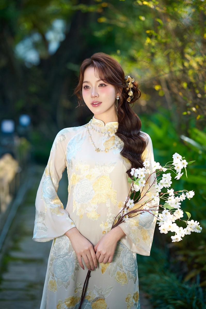 Tạ Như Quỳnh - Kỷ niệm 12.2025