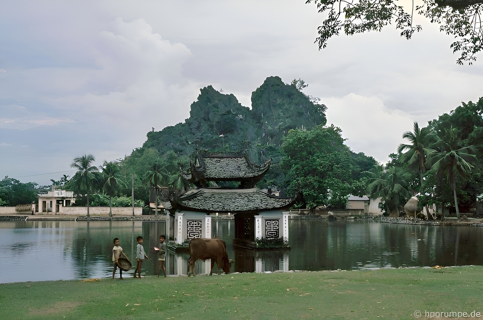 Chùa Thầy Những Năm 1990