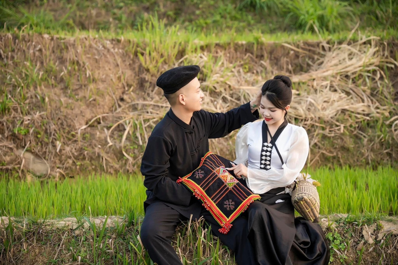 Diệu Khuyên + Văn Hùng - Kỷ niệm 6.2024