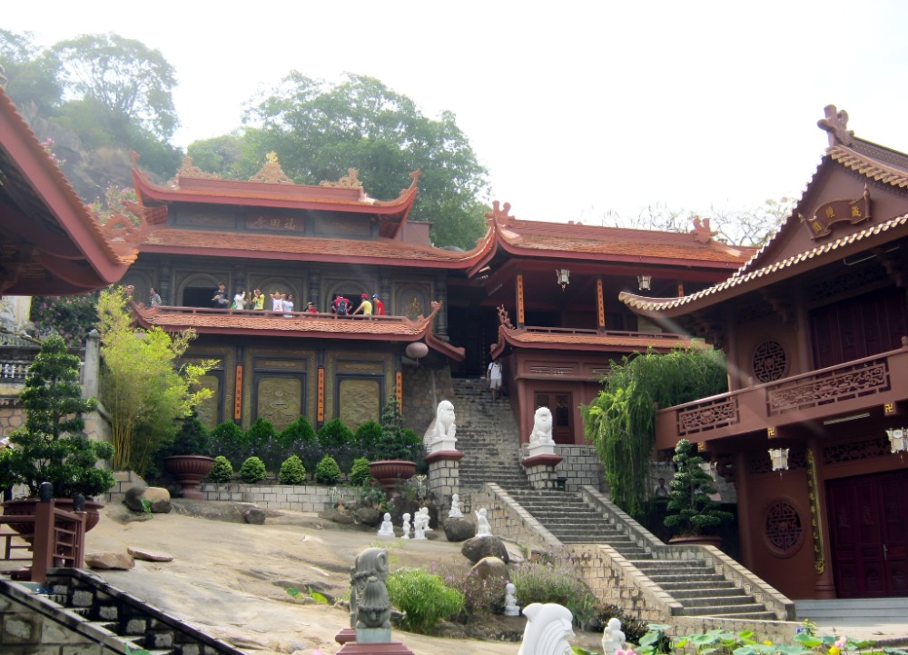 Chùa Hang