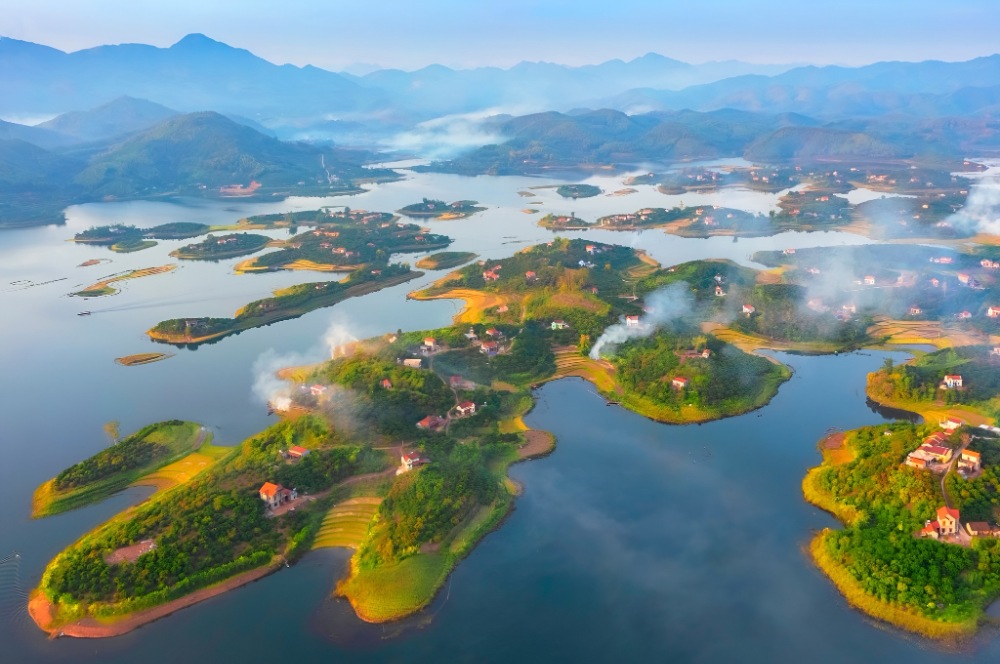Hồ Cấm Sơn