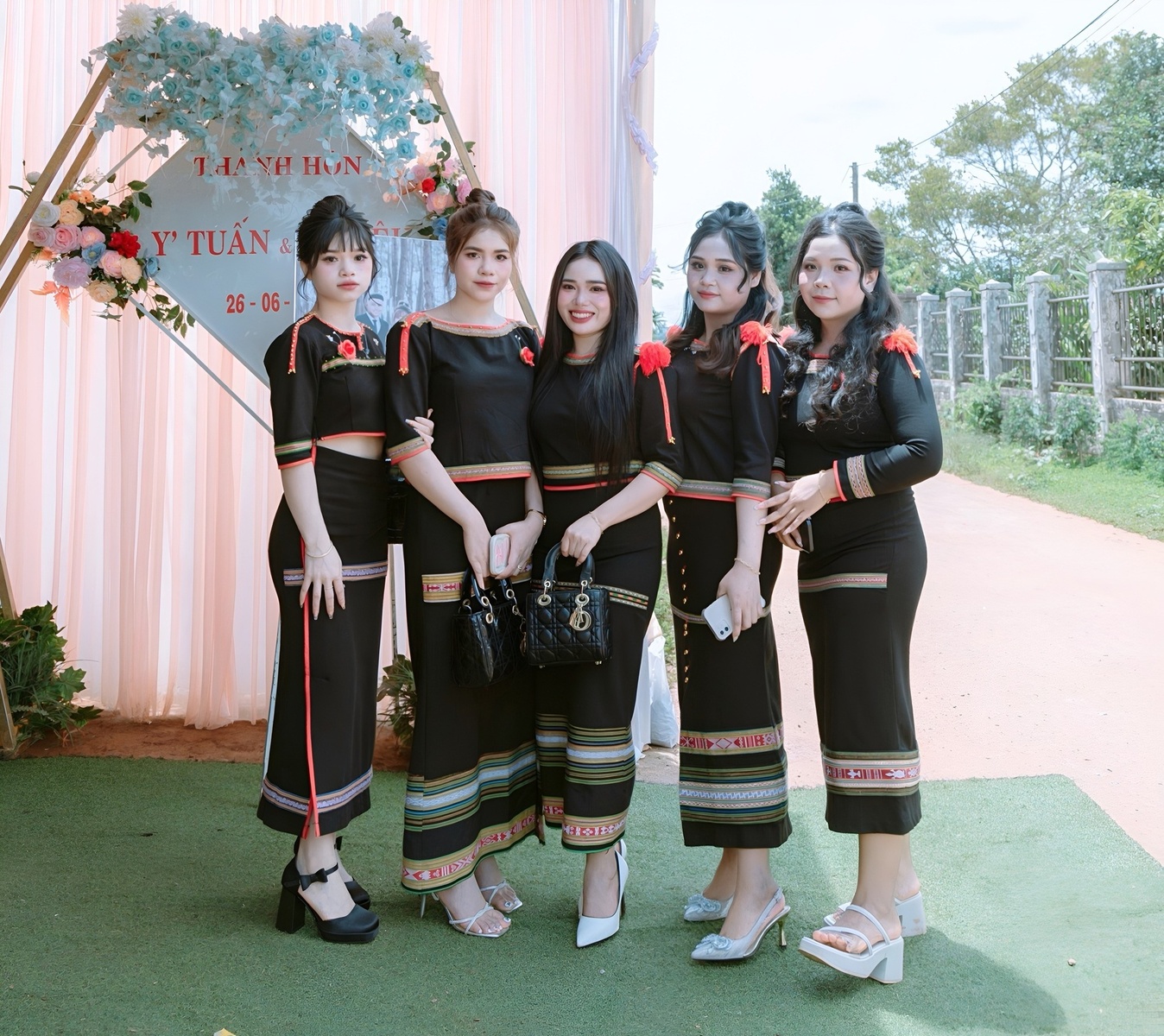 He Mi - Kỷ niệm 6.2024 — ảnh 5