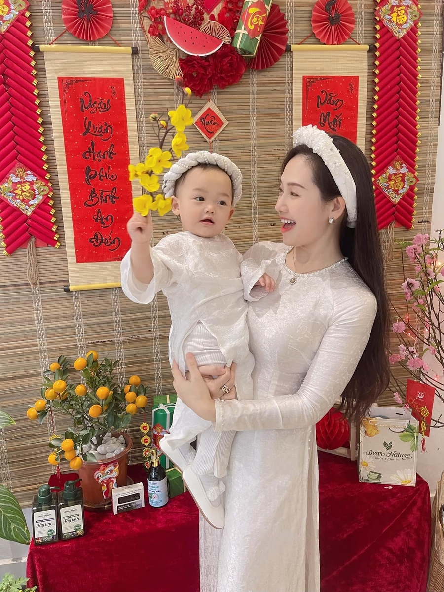Mẹ và bé xinh